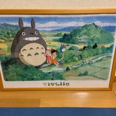 1000ピースのジグソーパズル用フレーム(中のパズル付き)の画像