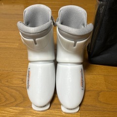 スキー靴23cmとバッグの画像