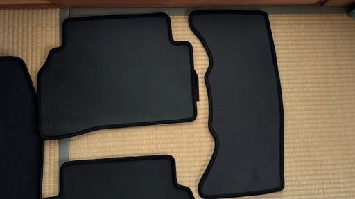 【新品】ベンツC200 フロアマット　新品