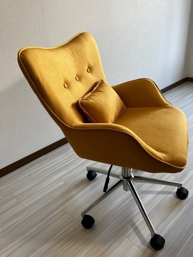 【取りに来てくれる方】箱あります。新品昇降回転式デスクチェア