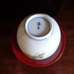 たち吉　蝶柄湯呑み　５客収納箱と茶托付きの画像