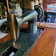 昭和レトロなビンテージ　足踏み手回しミシンの画像