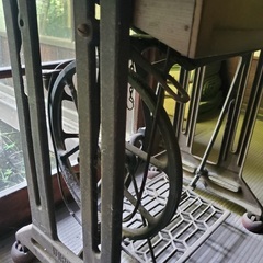 昭和レトロなビンテージ　足踏み手回しミシンの画像