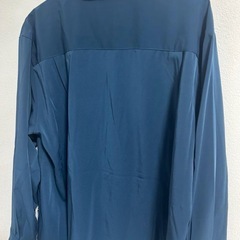 長袖青Tシャツの画像