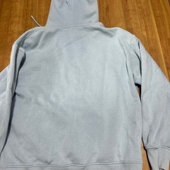 ZARA 青パーカーの画像