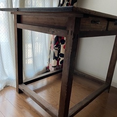 レトロ　木製　机のような台の画像