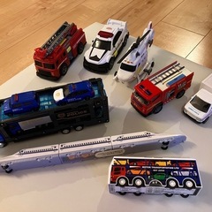おもちゃ車(消防車、パトカー等)　