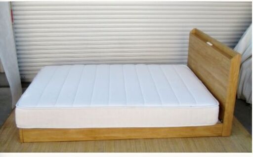 【　直接引取歓迎　】ニトリ　ダブルベッドヴァイン2　ロータイプ　マットレス付き(N-sleep) コンセント・USB付き　ライトブラウン　NITORI