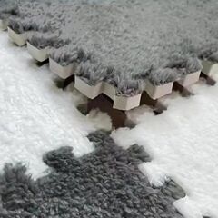24枚セット スエードパズルフロアマット - 衝撃吸収、断熱、防水の画像