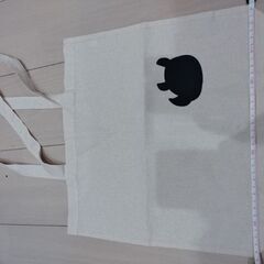 シンプルな肩がけバックの画像