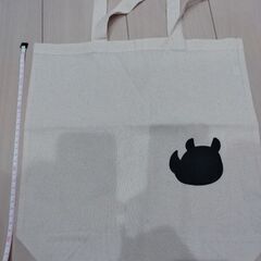 シンプルな肩がけバックの画像