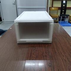 20241002004 家具　プラ製衣装ケース