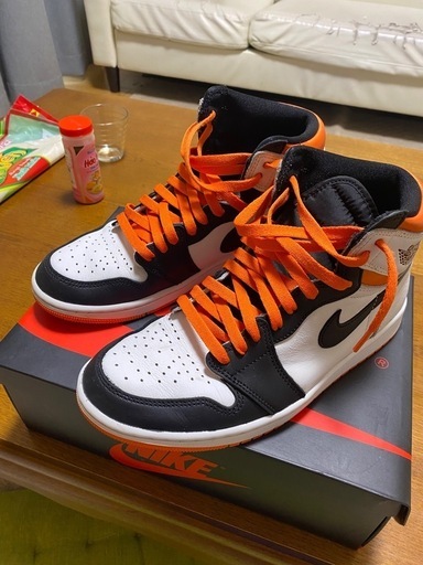スニーカー nike jordan1 electro orange