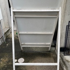 立て看板　2枚の画像