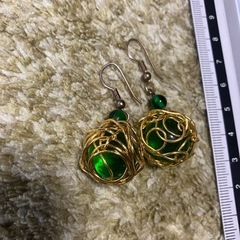 ピアスグリーンの画像