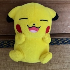 ピカチュウぬいぐるみ
