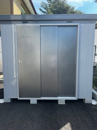 物置、3人がけ電動ソファー、テレビボード