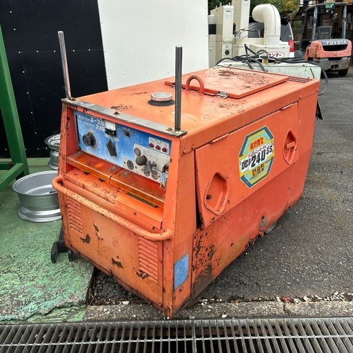 ◎エンジン溶接機 デンヨーニューエーブル240 防音型