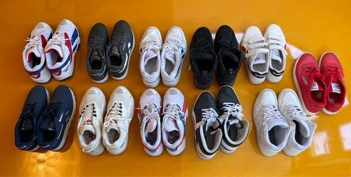 Reebokスニーカー