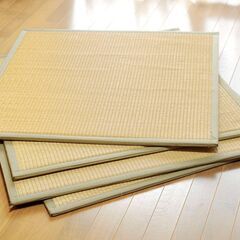 【現地手渡し引き取り限定】12月22日にて！　インテリア用の中古の畳を4枚　洋間の床に畳　アイデア次第でマンションの方などどうぞ！の画像