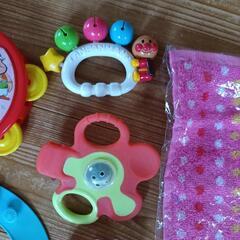 赤ちゃん baby おもちゃ スタイ 新品 ハンカチ他 まとめ売りの画像