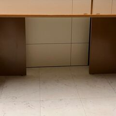PLUS社の木製デスク平机　同じ色（チーク）・同じ大きさのものが...