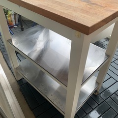 IKEAイケアから購入したキッチン机