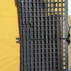 メルセデス・ベンツのフロント　グリル手渡しの方の画像