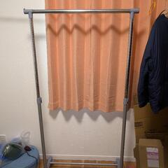ハンガーラックの画像