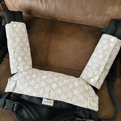 【新品・未使用】エルゴ よだれカバー 首まわりカバーセット ライトグレー 星柄の画像