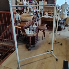 SALE!! レトロなハンガーラック キャスター付き 店舗什器 ...
