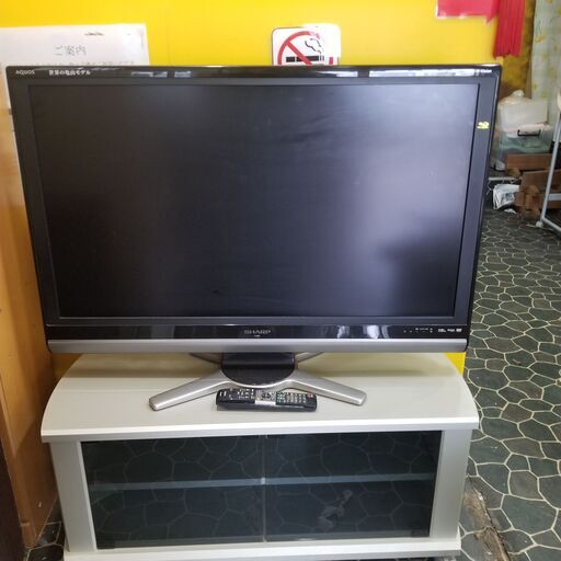 42型シャープ液晶テレビとテレビ台　ＮＯ．００4