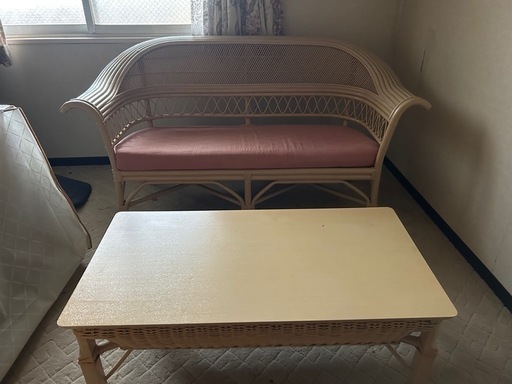 ソファーとテーブル