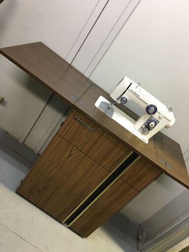 A2473　JANOME　ジャノメ　ミシン　MODEL801　ミシン台付き　フットペダル　ハンドクラフト　ジャンク　現状品