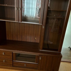 本棚・食器棚・おもちゃ・小さなTV・コレクション・ガラス扉引き出し付きの画像