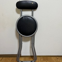 円形折りたたみ椅子4脚の画像