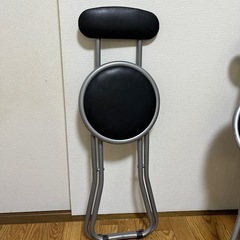 円形折りたたみ椅子4脚の画像