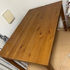 リビングテーブルに椅子２脚付き