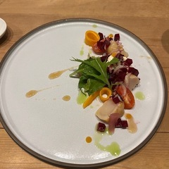 ランチに、ワインと一緒にフランスコース料理を一緒に食べに行ってく...