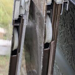 アルミ ガラス戸 引き戸2枚セット ガラスを材料としてDIYにも使えます。の画像