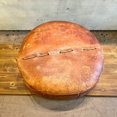 売約済み【ジモティ限定価格！】【武蔵小山店】 レザーオットマン Leather Floor Pouf フロア クッション 民族 パフ トラディショナル 皮 レザー オットマン インテリア 検) 椅子 イス ソファ  🚚 運搬無料エリア有 / 品川区 リサイクルショップ ランバールーム 武蔵小山店  ◀︎ 武蔵小山パルム 戸越銀座 隣の画像