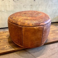 売約済み【ジモティ限定価格！】【武蔵小山店】 レザーオットマン Leather Floor Pouf フロア クッション 民族 パフ トラディショナル 皮 レザー オットマン インテリア 検) 椅子 イス ソファ  🚚 運搬無料エリア有 / 品川区 リサイクルショップ ランバールーム 武蔵小山店  ◀︎ 武蔵小山パルム 戸越銀座 隣の画像