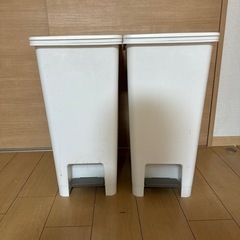 蓋付きゴミ箱の画像