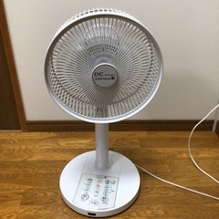 上下はOK左右首振り不動のコンパクトなリビング扇風機です
