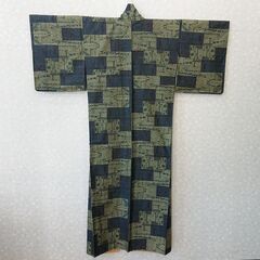 【中古品】【長期保管品】　着物　緑濃淡地　柄入りの画像