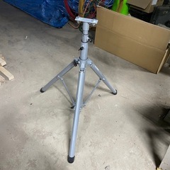 投光器LEDパワーライト+三脚の画像