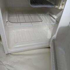 【現地引き取り限定、無料であげます】インテリアボード、シュレッダー、冷蔵庫の画像