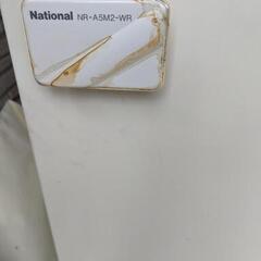 【現地引き取り限定、無料であげます】インテリアボード、シュレッダー、冷蔵庫の画像