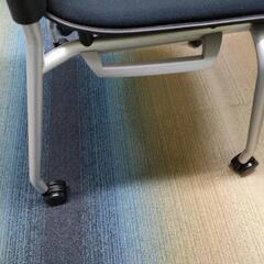 白デスクと椅子４脚セットの画像