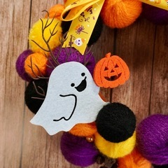 ハロウィンリース ニットリース　毛糸玉リース　お化け　ハンドメイドの画像